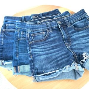 Bundle of 3 Denim Shorts (2) American Eagle Size 2, (1) Aeropostale Size 4